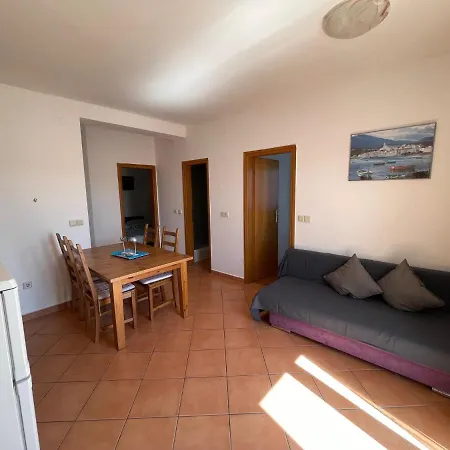Theresa Apartment