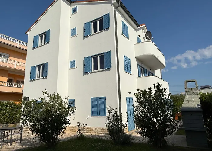 Theresa アパート *