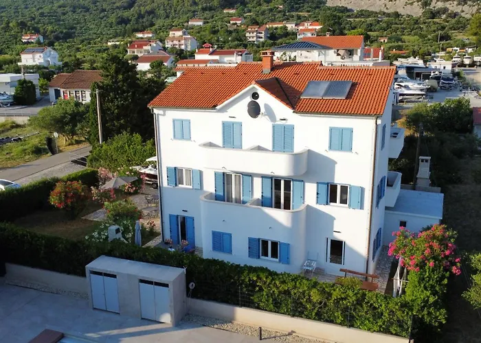 Theresa アパート