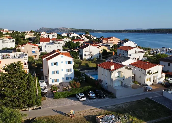 アパート Theresa